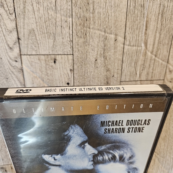 Basic Instinct-Ultimate Edition Unrated DVD Unrated Director's Cut 1992 - Picture 6 of 9
